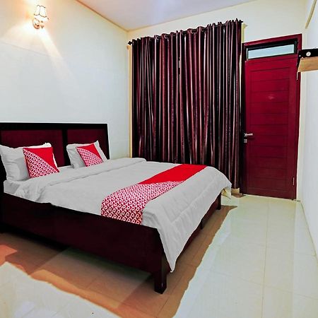 Oyo 90331 Hotel Toba Shanda Parapat Eksteriør billede