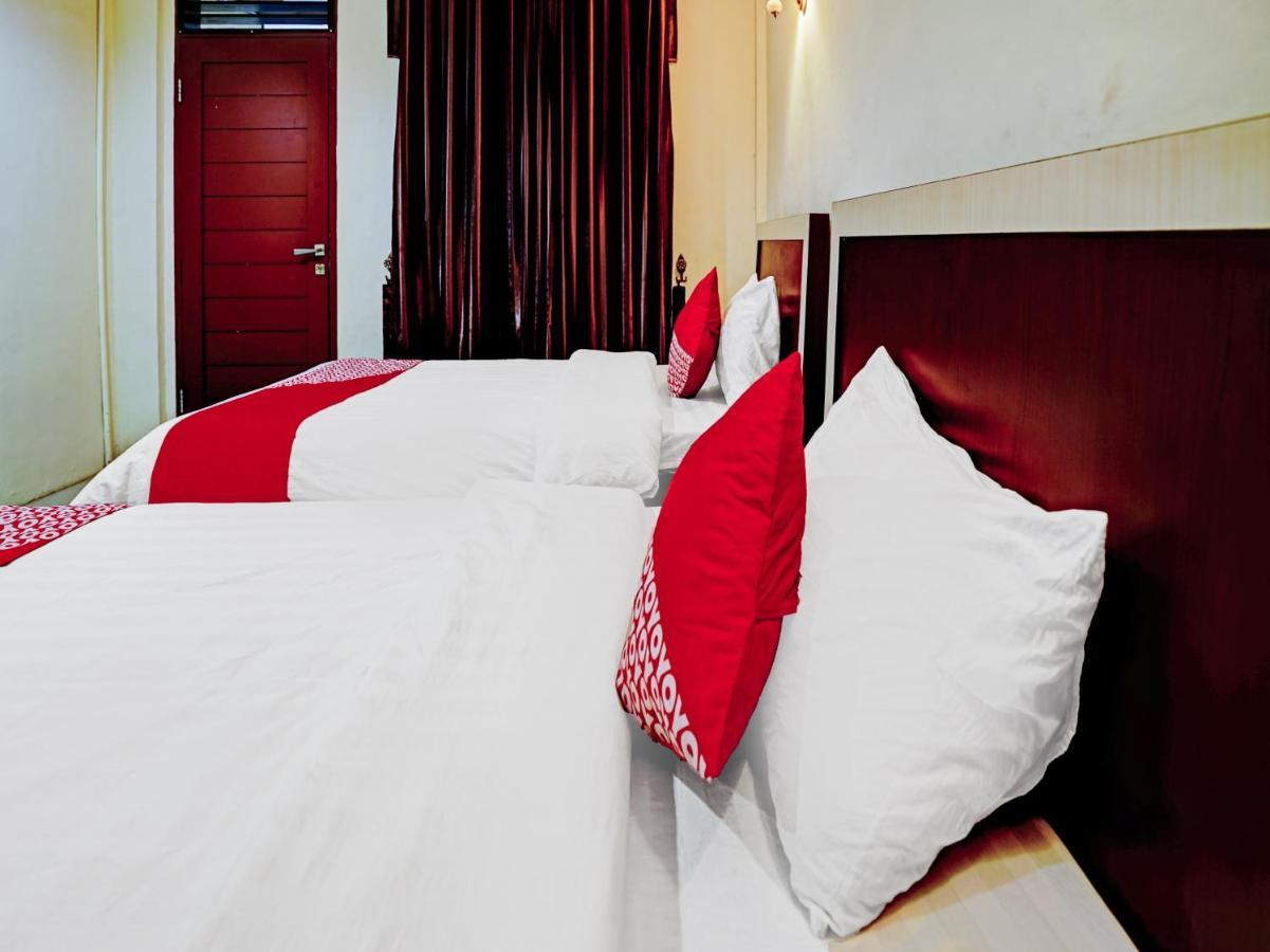 Oyo 90331 Hotel Toba Shanda Parapat Eksteriør billede